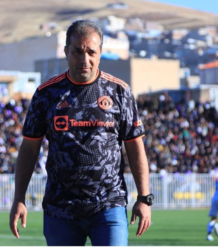 مربی تیم فوتبال شاهو مهاباد به عنوان مربی برتر استان انتخاب شد.